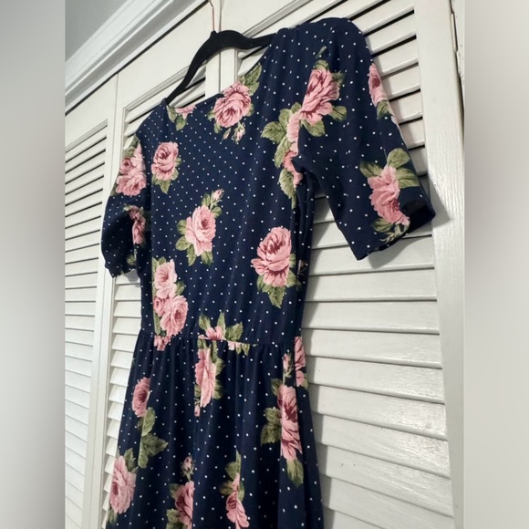 Neesees Dresses - Picture 3 of 6